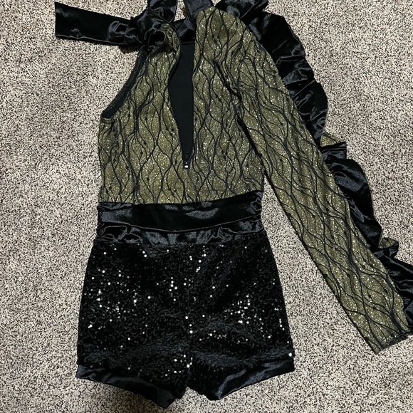 Dance outfit - Picture 1 of 2